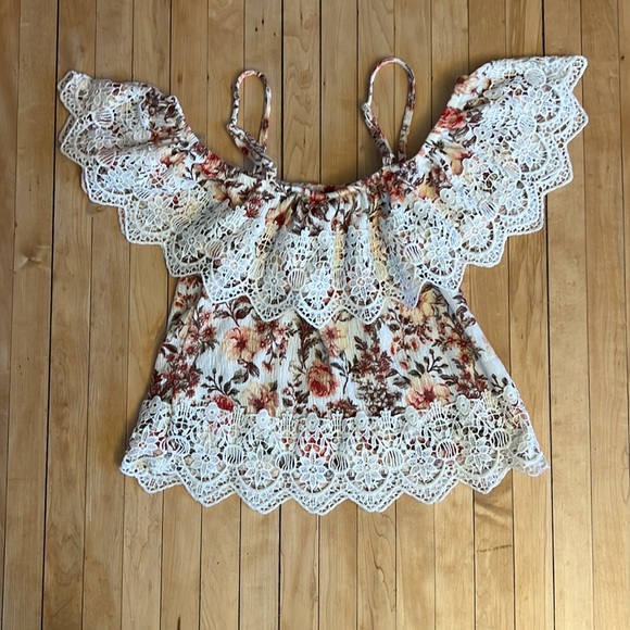 Off-the-Shoulder ruffled blouse, Size Small - Picture 6 of 6